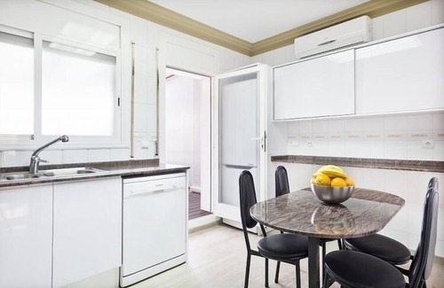 Hostafrancs Maison | Fantastic Three-Floor House with Terrace
