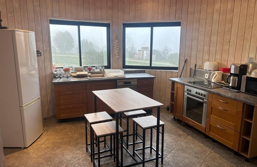 Villarzel-du-Razes Appartement | Stay, view of the Pyrenees