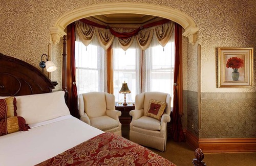 Central Business District Lit Et Petit-Déjeuner | Stay with us and you'll see why we are ranked #1 lodging in Kalamazoo.