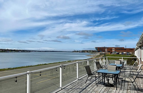 Sydney Hôtel | STAY WITH US IN COMFORT @Harbourviewinn located in the heart Sydney Nova scotia
