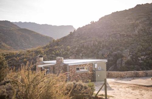 Op-die-Berg Maison | Stayatdestraadt Red Fin Cottage