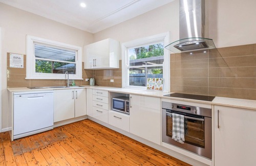 Mount Colah Maison | StayAU 4BRM Charming Modern Home in Mt Colah