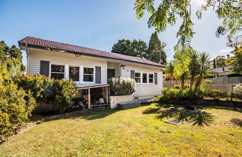 Mount Colah Maison | StayAU 4BRM Charming Modern Home in Mt Colah