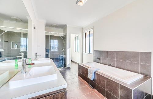 Sanctuary Lakes Maison | StayAU 5BR Idyllic Lakefront Escape Point Cook