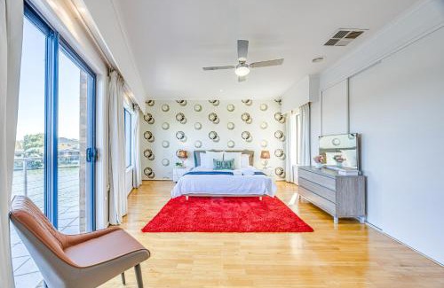 Sanctuary Lakes Maison | StayAU 6BR Deluxe Lakeview House Point Cook