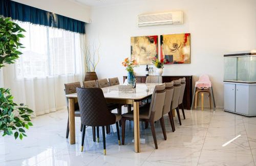 Sanctuary Lakes Maison | StayAU 6BR Deluxe Lakeview House Point Cook