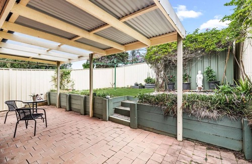 Ingleburn Maison | StayAU Cozy 3BR Suburban Retreat in Ingleburn