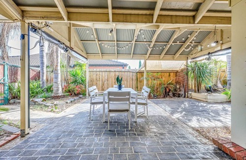 Cranbourne Appartement | StayAU Family Retreat w/Pool Table in Cranbourne