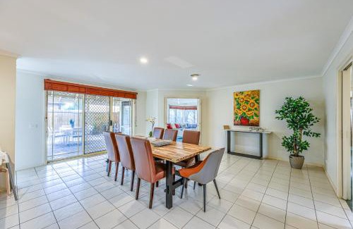Cranbourne Maison | StayAU Family Retreat with Pool Table in Cranbourne