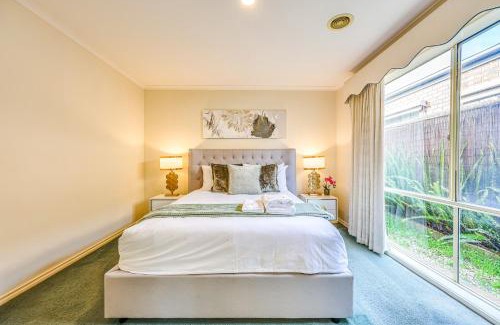 Cranbourne Maison | StayAU Family Retreat with Pool Table in Cranbourne
