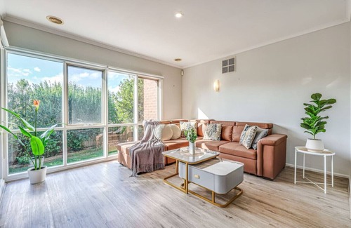 Leopold Maison | StayAU Gorgeous 5BR Pet Friendly Home near Geelong