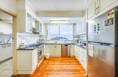 Balwyn North Maison | StayAU Pet-Friendly 4BR Retreat in Balwyn North