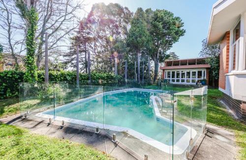 McKinnon Maison | StayAU Spacious 6BR McKinnon Pool Home
