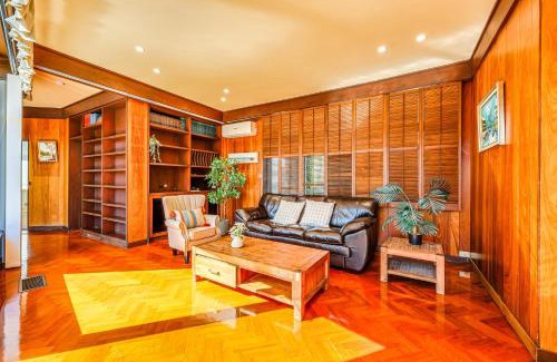 McKinnon Maison | StayAU Spacious 6BR McKinnon Pool Home
