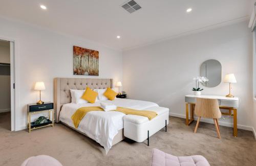 Ringwood East Maison | StayAU Stylish Spacious 4BR Home Ringwood