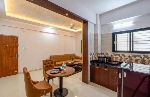 Kharadi Lit Et Petit-Déjeuner | StayBird - Divine Suites, Business Hotel, Kharadi