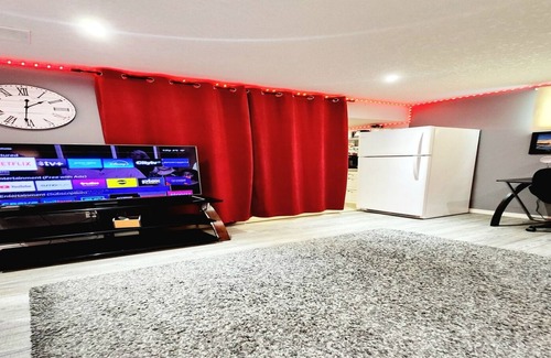 London Appartement | Staycation Studio Apartment: full kitchen, washroom, and Free parking