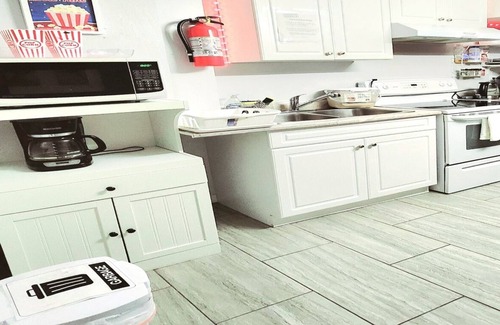London Appartement | Staycation Studio Apartment: full kitchen, washroom, and Free parking