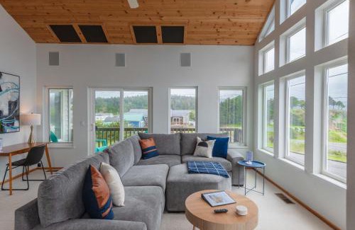 Port Orford Maison | #StayinMyDistrict Ocean Overlook