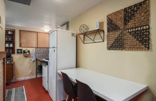 Woodlawn Appartement | #StayInMyDistrict Woodlawn Eclectic -Walk to Dekum