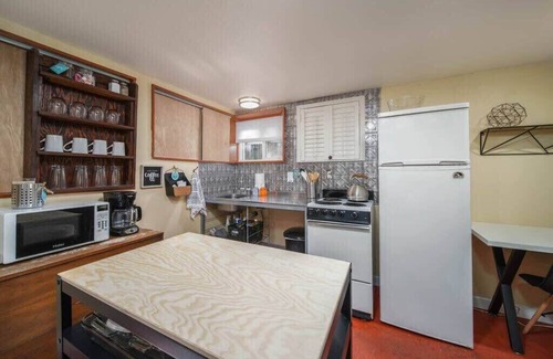 Woodlawn Appartement | #StayInMyDistrict Woodlawn Eclectic -Walk to Dekum
