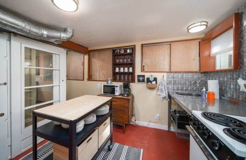 Woodlawn Appartement | #StayInMyDistrict Woodlawn Eclectic -Walk to Dekum