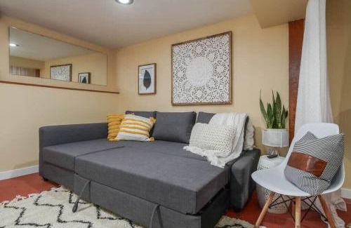 Woodlawn Appartement | #StayInMyDistrict Woodlawn Eclectic -Walk to Dekum