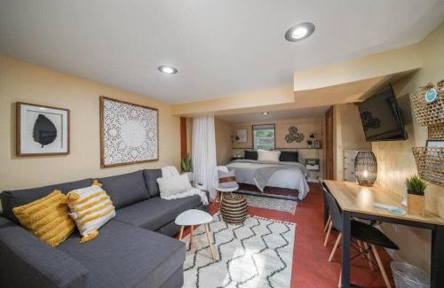 Woodlawn Appartement | #StayInMyDistrict Woodlawn Eclectic -Walk to Dekum