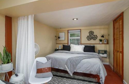 Woodlawn Appartement | #StayInMyDistrict Woodlawn Eclectic -Walk to Dekum