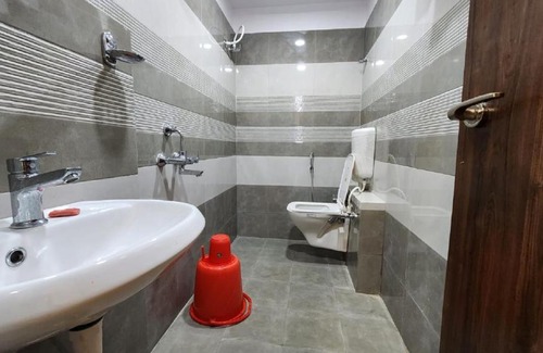 Deoghar Hôtel | STAYMAKER Hotel Bhagwan - Only Indian Citizens Allowed