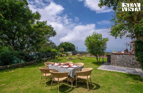 Kasauli Villa | StayVista at Ellis Ville with Bonfire, Lawn
