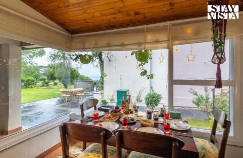 Kasauli Villa | StayVista at Ellis Ville with Bonfire, Lawn
