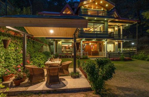 Kasauli Villa | StayVista at Floradale W Jacuzzi & Wood-Fire Pizza
