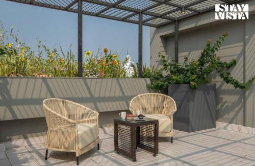 Ballygunge Appartement | StayVista at Nayak House with Terrace, Wi-Fi