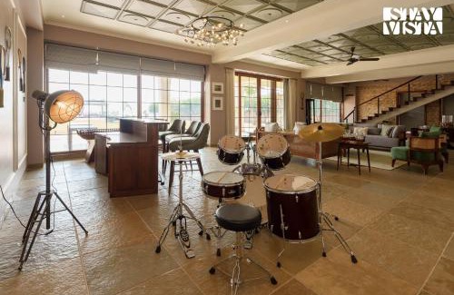 Paud Villa | StayVista at Ridgewood Mansion with BBQ, Gazebo & Infinity Pool