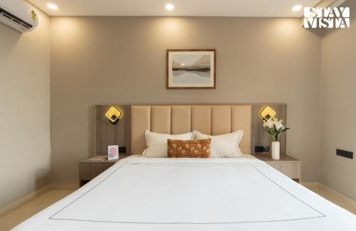 DLF Phase 3 Hôtel | StayVista Residences near Cyber City Hub with Gym & Air Purifier