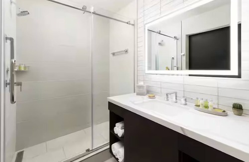 Downtown Tucson Hôtel | Std 1 King, DoubleTree Tucson, Spacious Room & Restaurant, Close to University