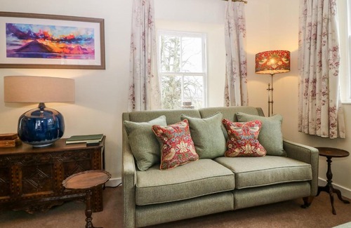 Alford Maison | Steading Cottage - Craigievar Castle