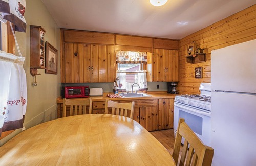 Walker Cabine | Steamboat Bay Resort Cabin 2 - Rustic cabin close to the beach