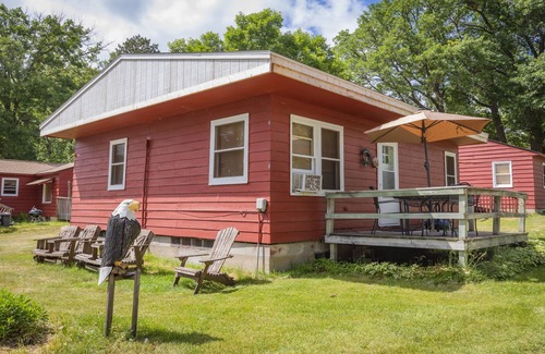 Walker Cabine | Steamboat Bay Resort Cabin 2 - Rustic cabin close to the beach