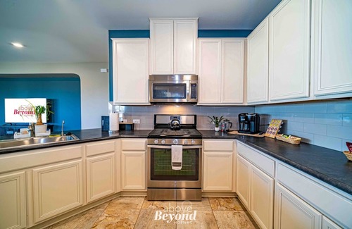 Hutto Maison | Steampunk Science | 3 Bed, 2 Bath