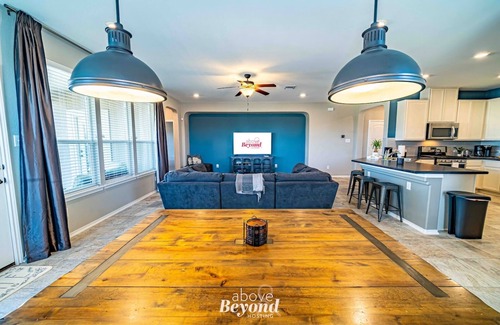 Hutto Maison | Steampunk Science | 3 Bed, 2 Bath