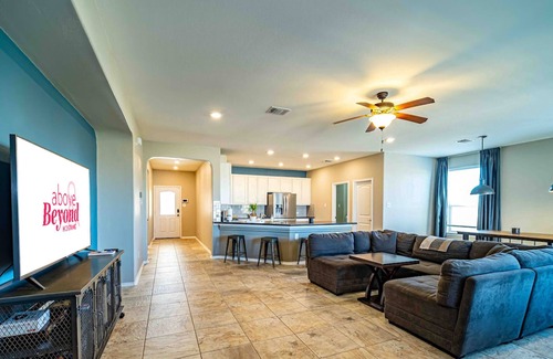 Hutto Maison | Steampunk Science | 3 Bed, 2 Bath