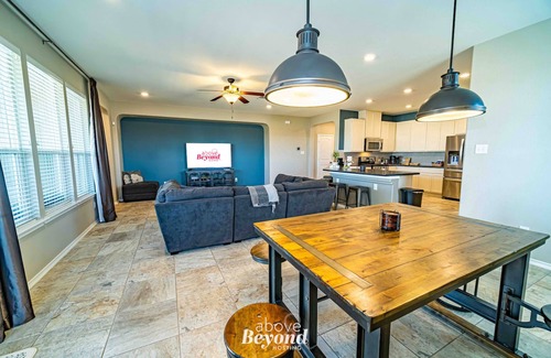 Hutto Maison | Steampunk Science | 3 Bed, 2 Bath