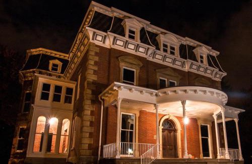 Painesville Hôtel | Steele Mansion Inn & Gathering Hub