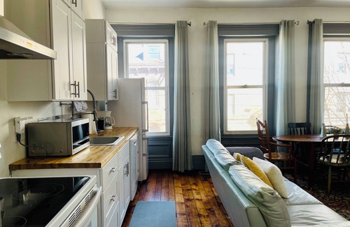 Allegheny-West Maison | ★WALK to ACRISURE STADIUM in 10 MINS! King Beds, FREE Park