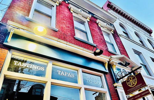 Allegheny-West Maison | ★WALK to ACRISURE STADIUM in 10 MINS! King Beds, FREE Park