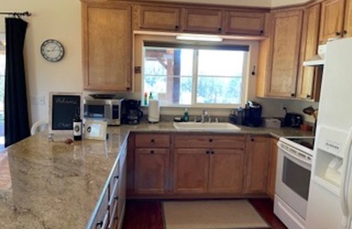 Santa Rosa Maison | Steelhead Creek Vineyards Casita