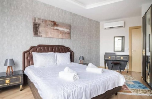Basaksehir Appartement | Stellar - Chic & Modern 2BR Condo w/ Parking & Gym