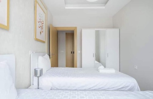 Basaksehir Appartement | Stellar - Chic & Modern 2BR Condo w/ Parking & Gym